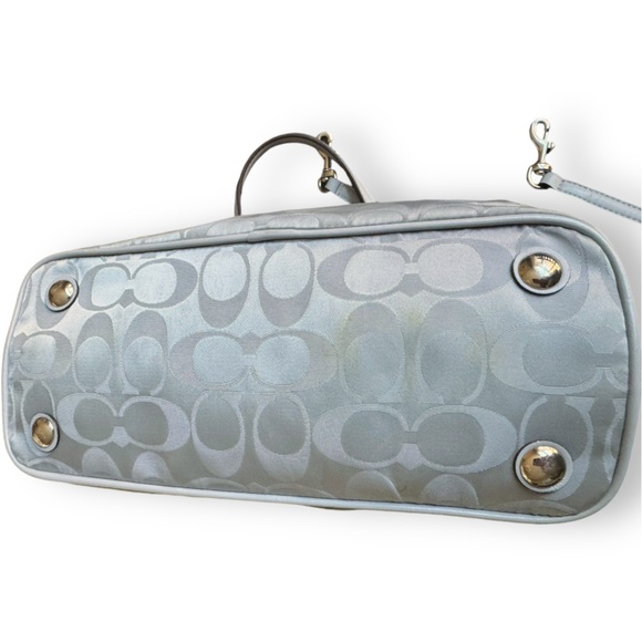 Coach Signature Nylon Adjustable/detachable crossbody. Light grey - Picture 3 of 13